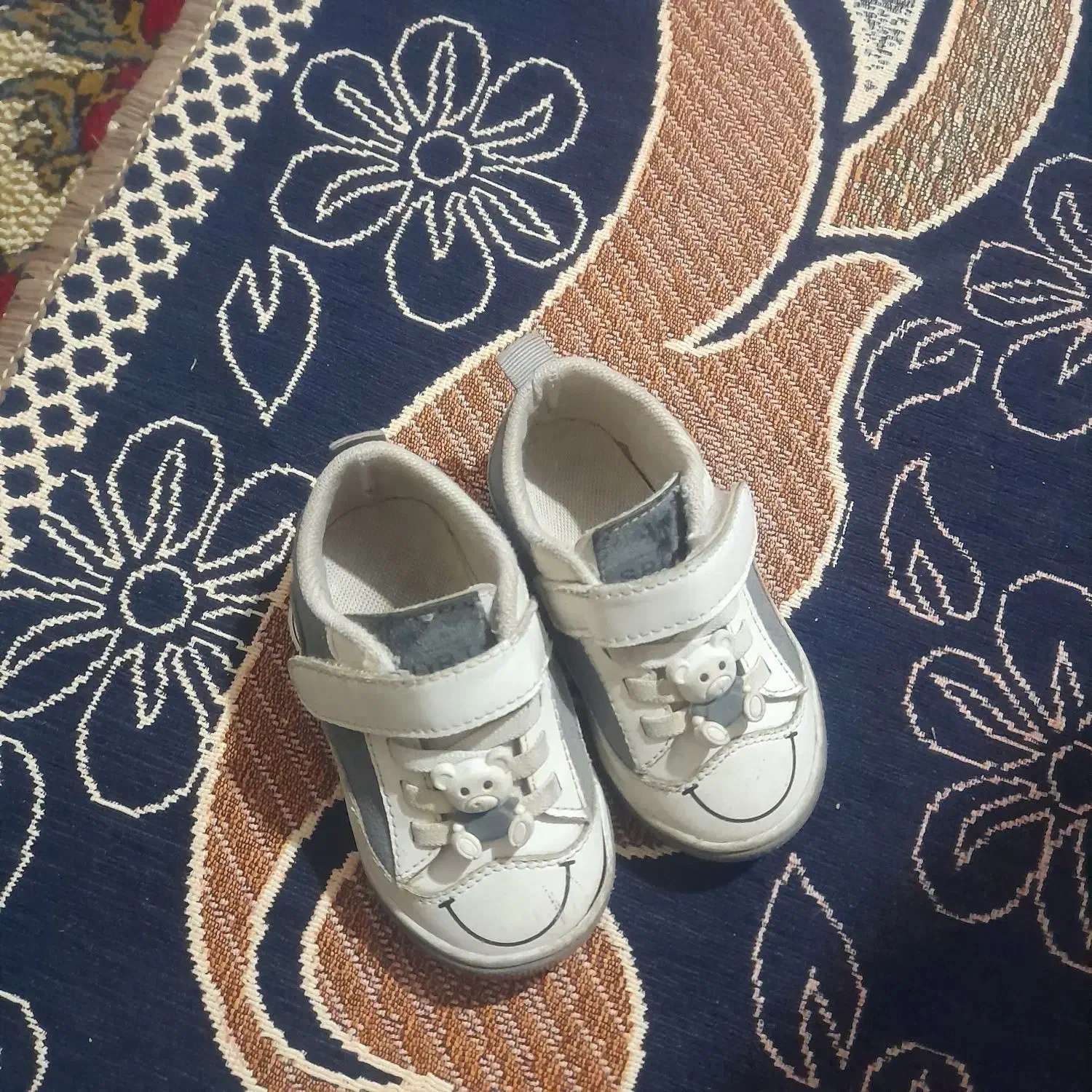 کفش مردانه و دخترانه|کیف، کفش، کمربند|میانه, |دیوار