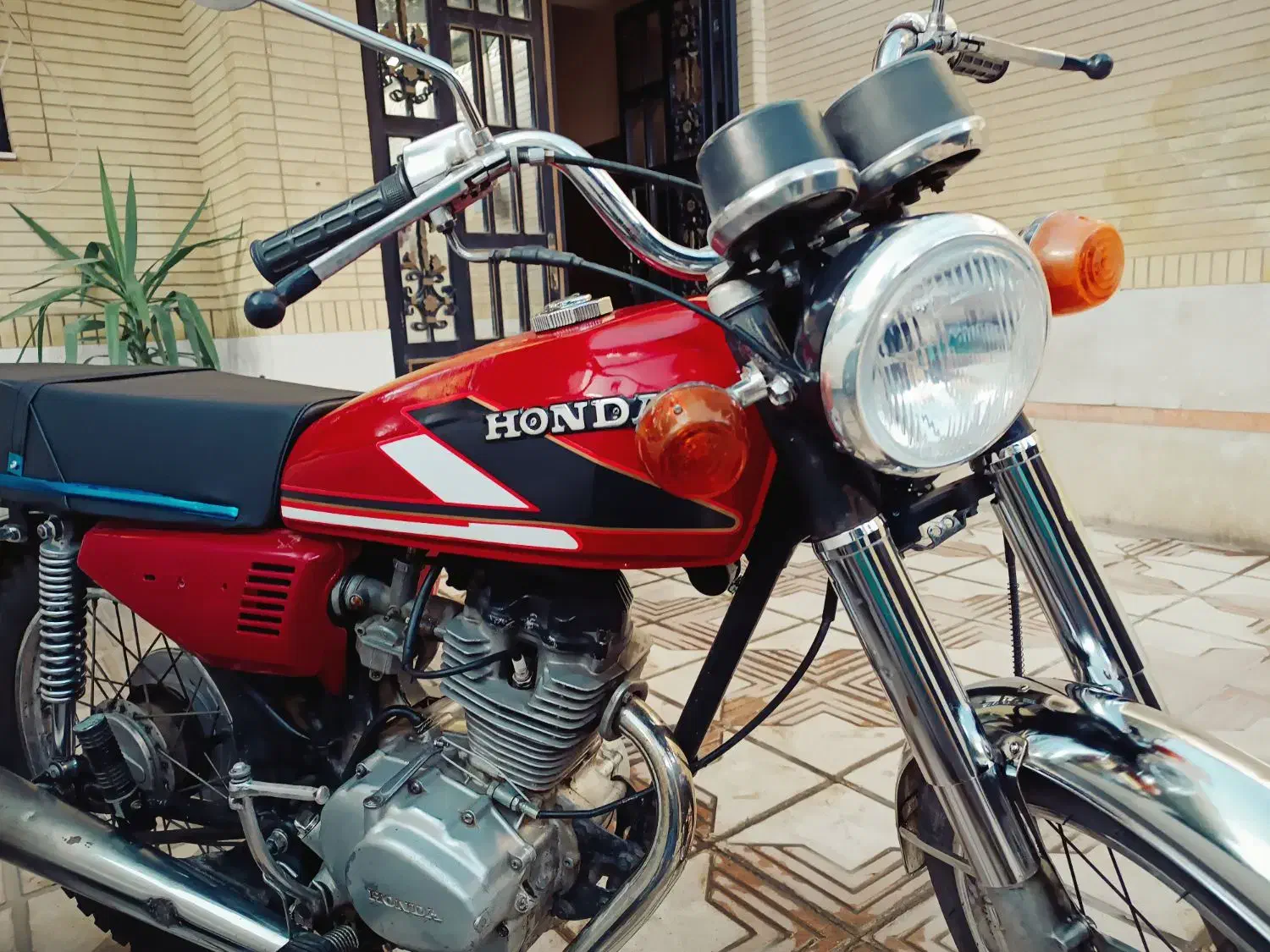 سی جی ژاپن|موتورسیکلت|شیراز, قدوسی غربی|دیوار