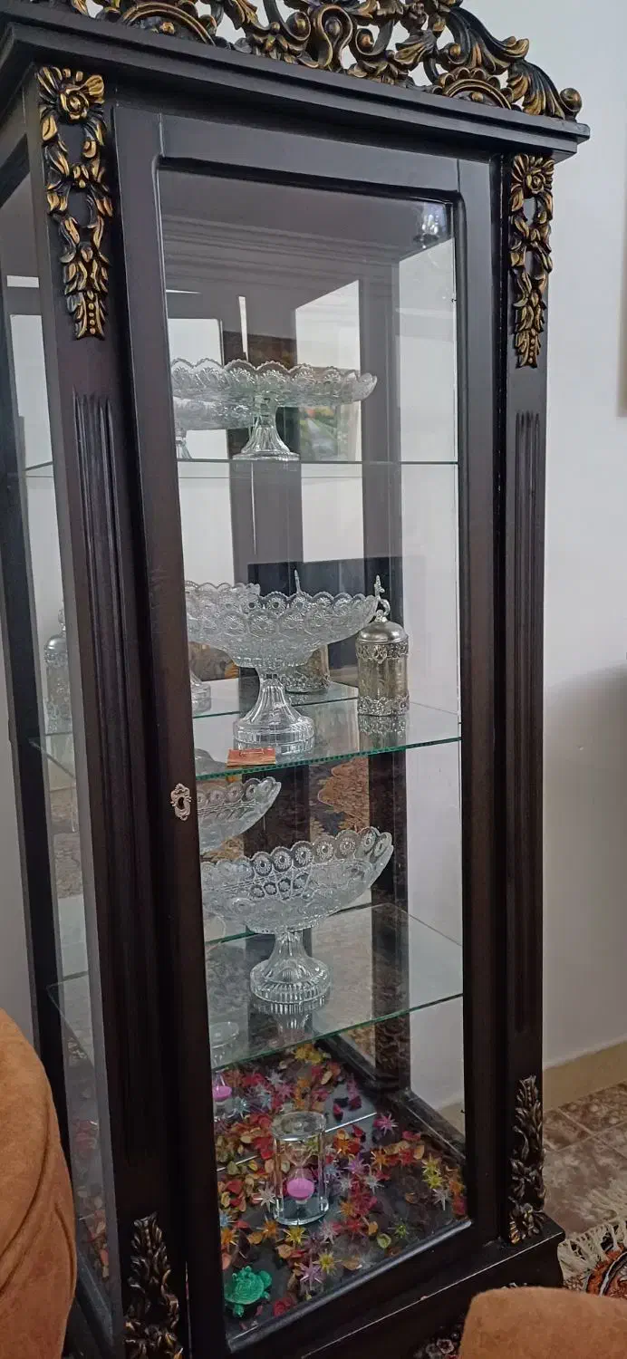 ویترین در حد نو تمیز بدون مشکل|بوفه، ویترین، کنسول|رشت, یخسازی|دیوار