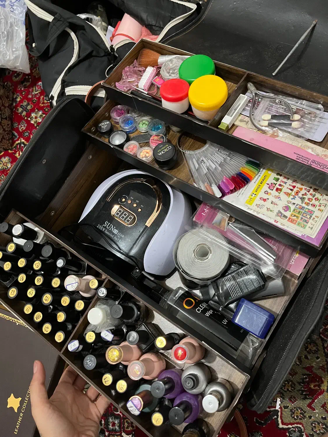 لوازم کاشت ناخن|آرایشگاه و سالن‌های زیبایی|رشت, سلیمانداراب|دیوار