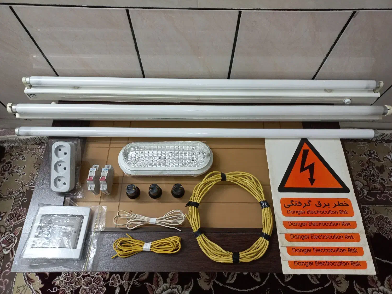 مهتابی تک قلو/فیوز۱۰آمپر/سیم برق/هلدر/حباب لامپ|لامپ و چراغ|شیراز, لاله|دیوار