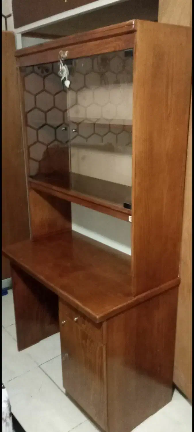 میزتحریر ویترین دار|میز تحریر و کامپیوتر|اندیشه, اندیشه فاز ۴|دیوار