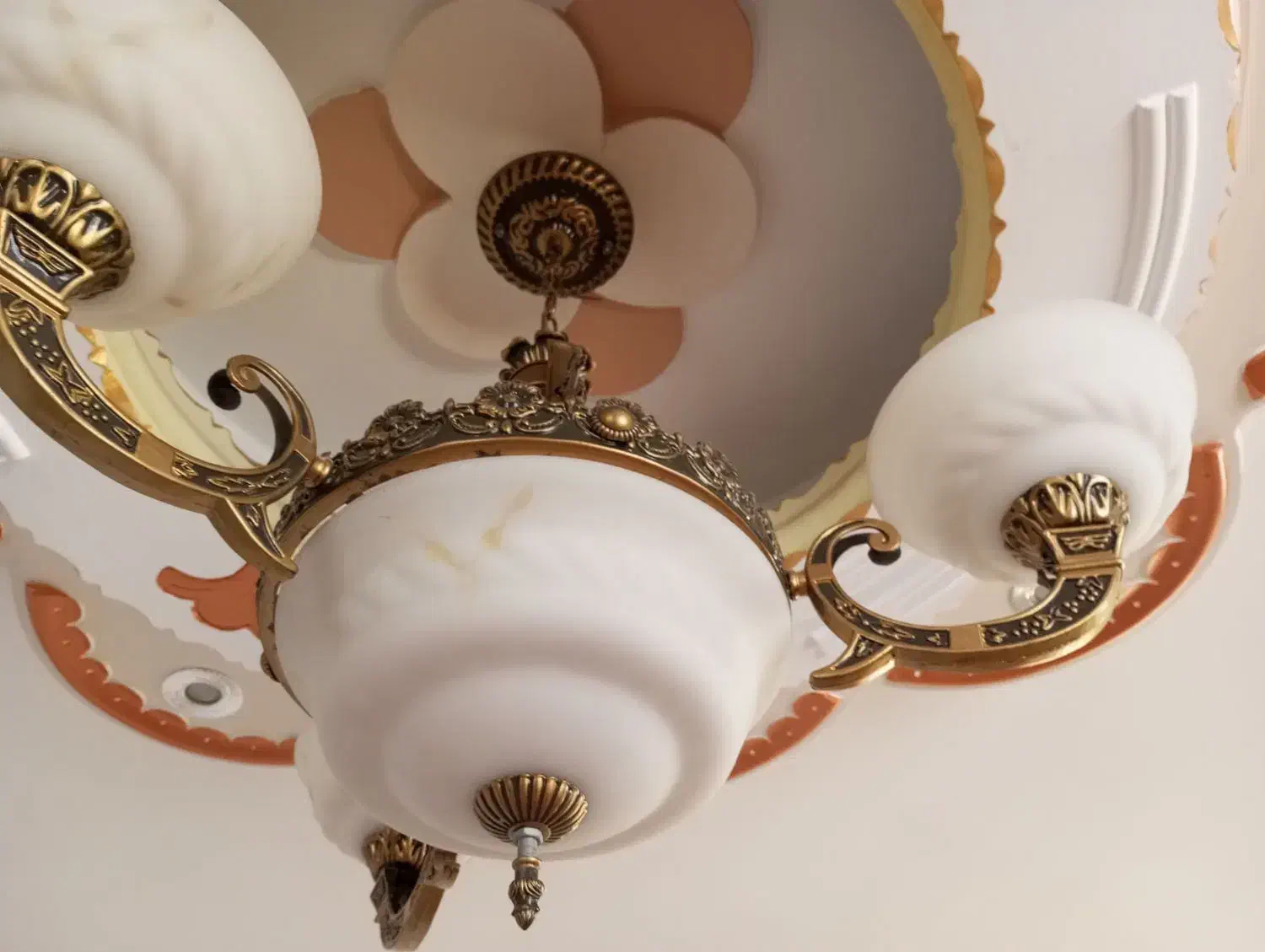 لوستر|لوستر و چراغ آویز|نیشابور, بلوار گلها|دیوار