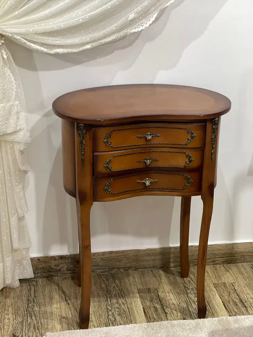 گل میز ۳ کشو چوبی شیک و آنتیک|مبلمان خانگی و میز عسلی|رشت, لاکانی|دیوار