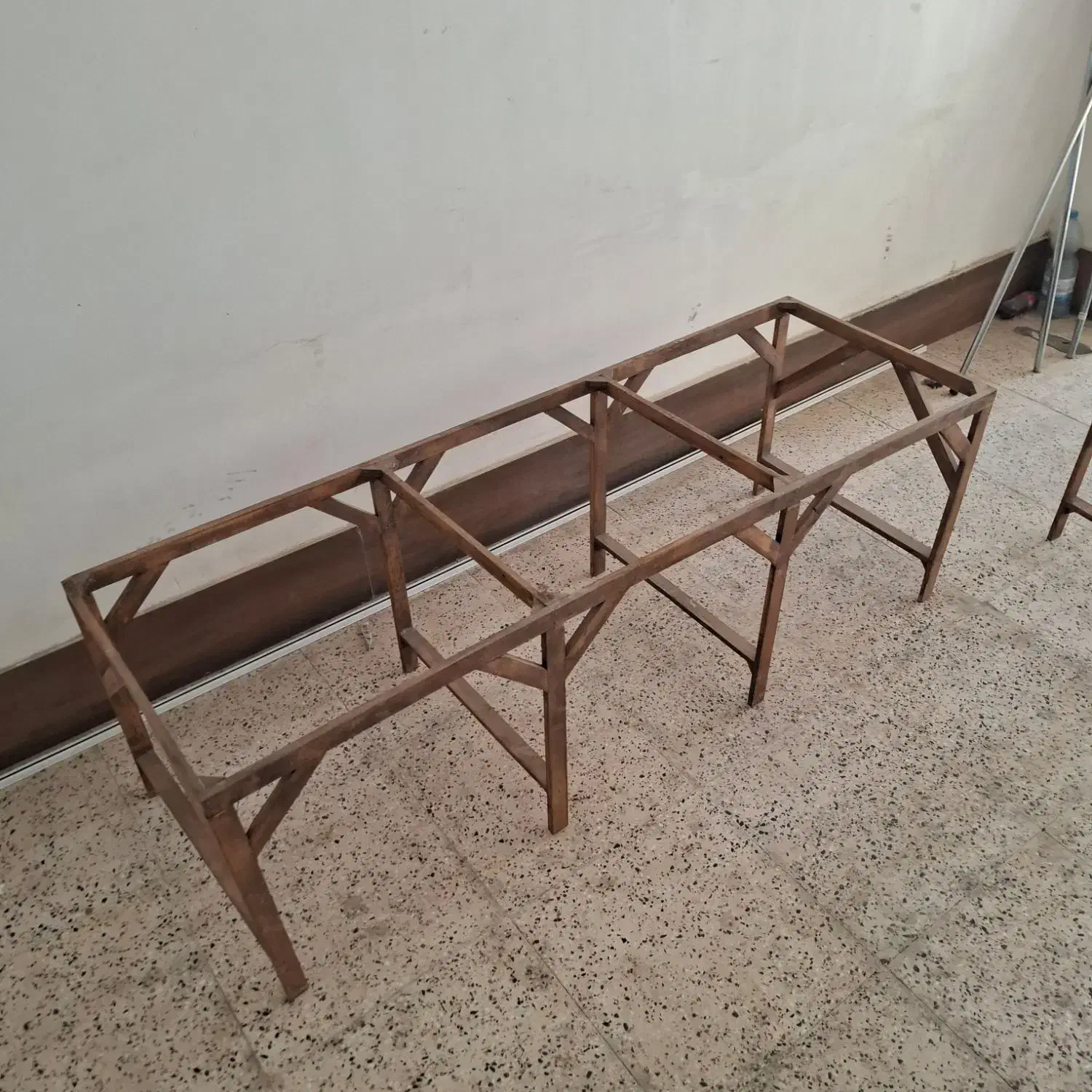 میز چوبی ۳ عدد . به عنوان پایه گل و قفسه|گل و گیاه طبیعی|بجنورد, |دیوار