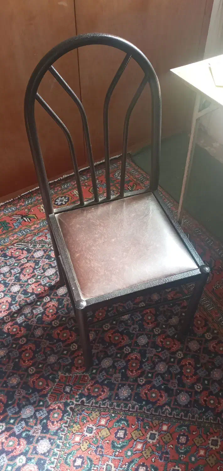 تعداد میز وصندلی غذاخوری به همراه یخچال ویترینی|کافیشاپ و رستوران|اهر, |دیوار