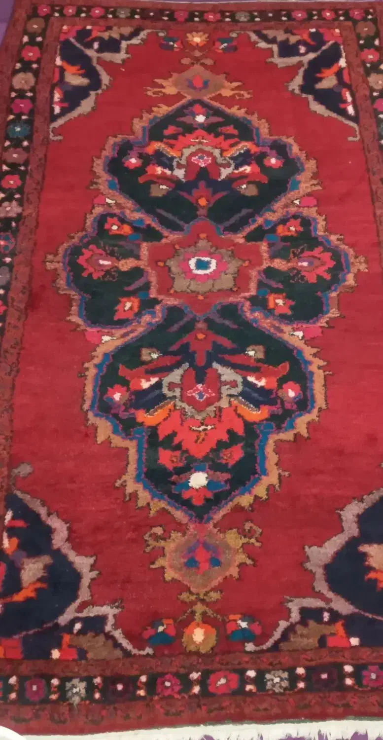 قالی دستبافت قدیمی سمت ایلام ابعاد ۱،۴۵ در ۲،۴۵|گلیم، جاجیم، گبه|بروجرد, |دیوار