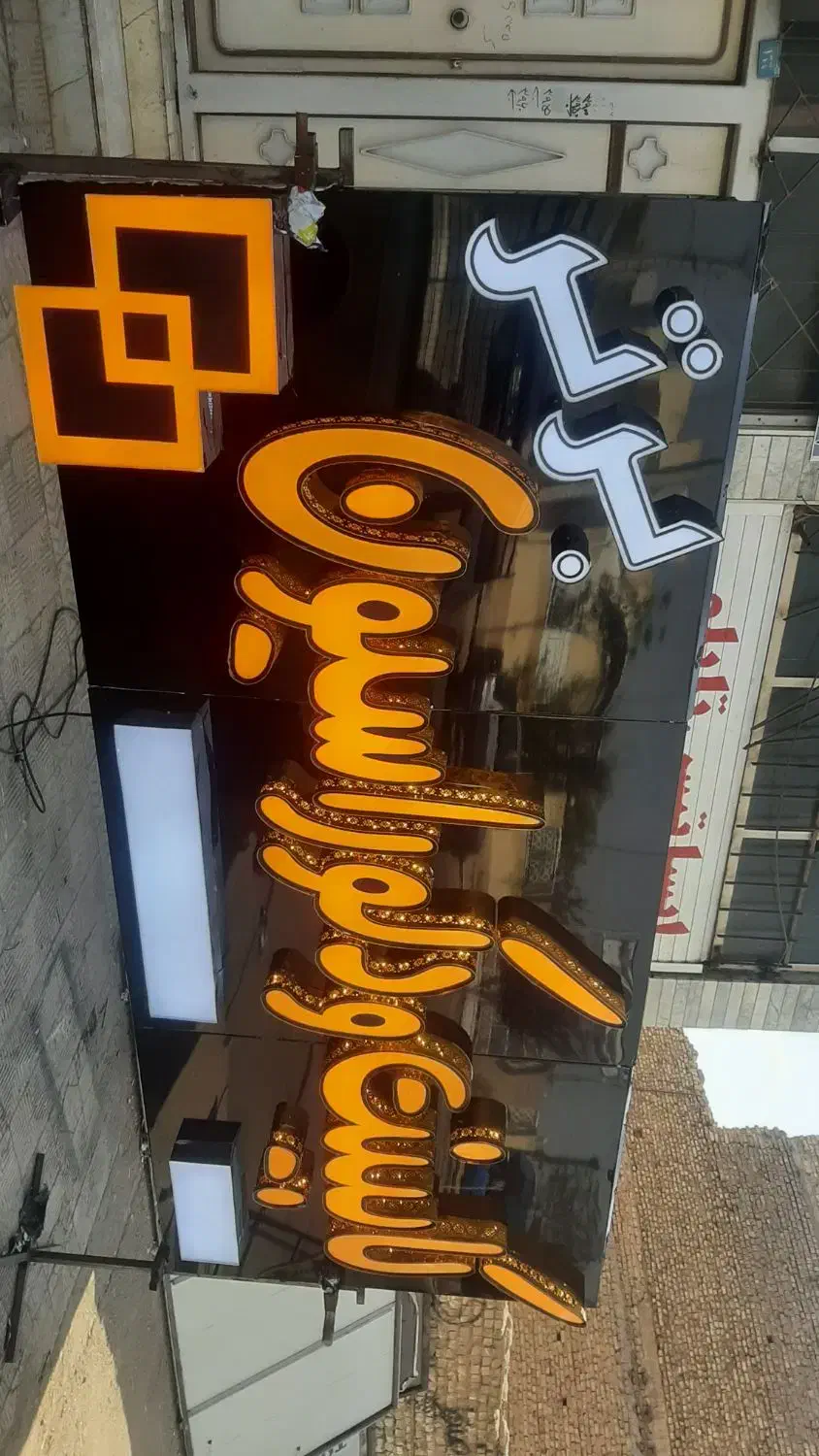 تابلوسازی چاپ بنر چلنیوم ال ای دی نصب و فک تابلو|خدمات پیشه و مهارت|یزد, |دیوار