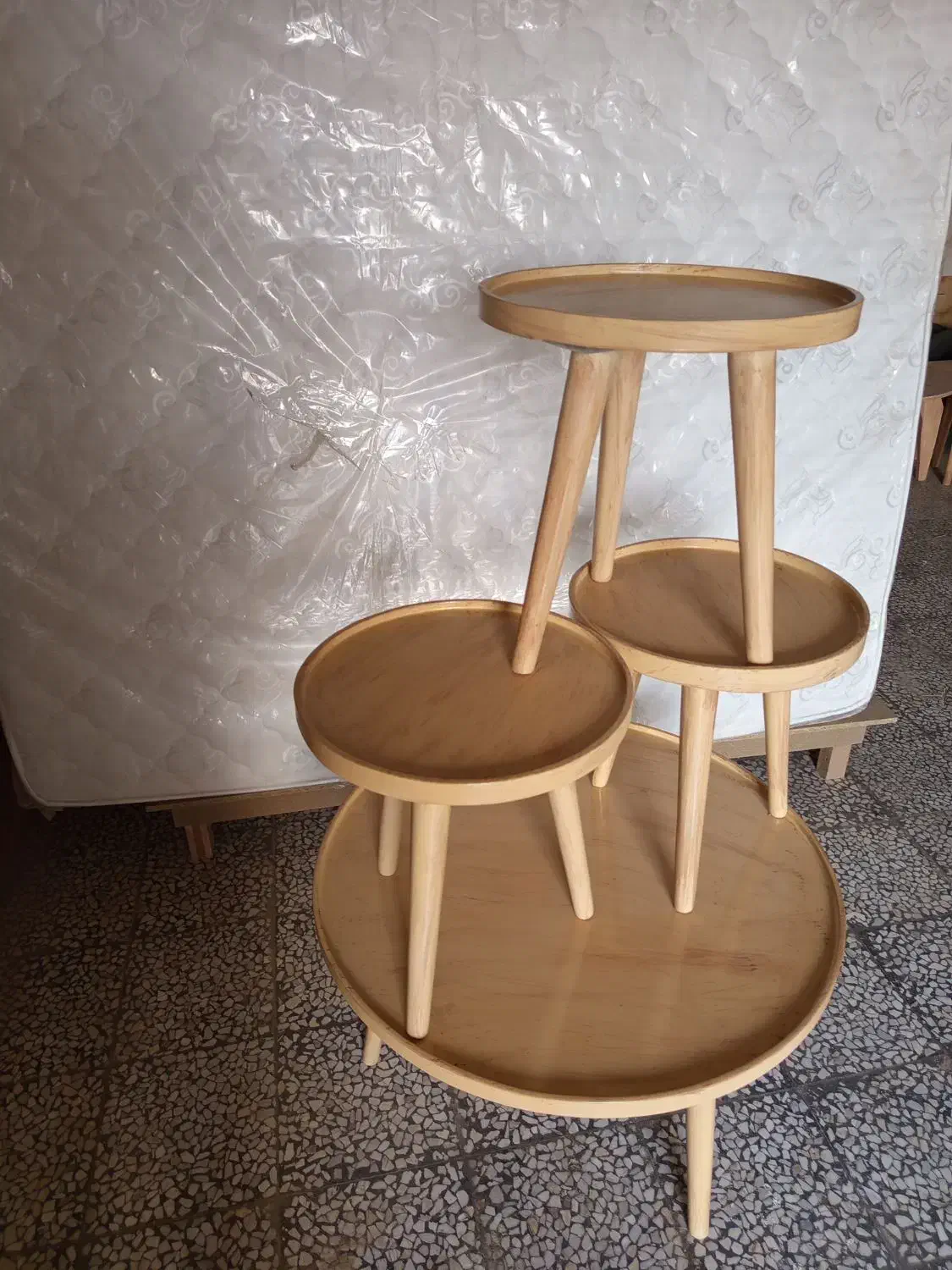 گل میز و جلو مبلی رنگی چوبی|مبلمان خانگی و میز عسلی|شیراز, شهرک مطهری|دیوار