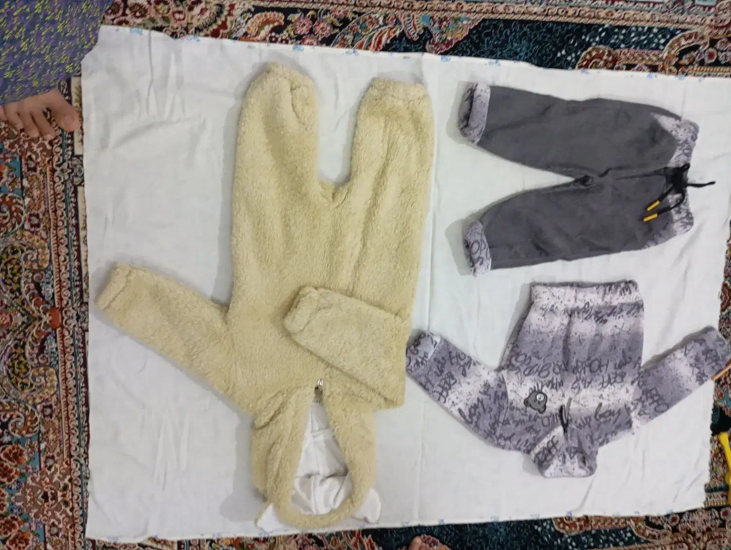 نوزادی|کفش و لباس بچه|گنبد کاووس, |دیوار