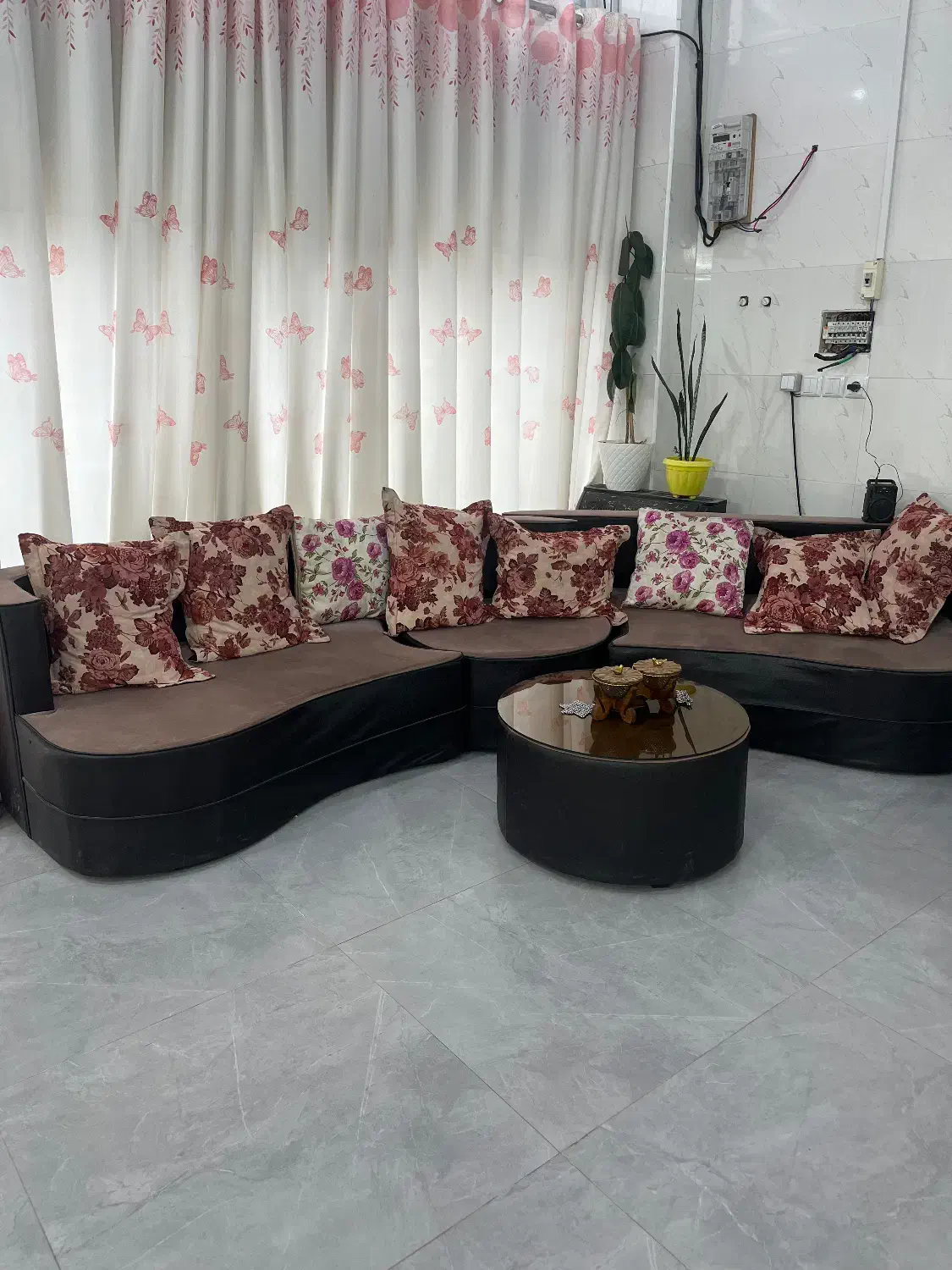 وسایل سالن زیبایی با قیمت مناسب به خاطر کمبود جا|آرایشگاه و سالن‌های زیبایی|رشت, حومه رشت|دیوار