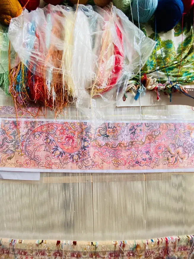 فرش پرده خطیبی نیمه کاره|فرش|ورزقان, |دیوار