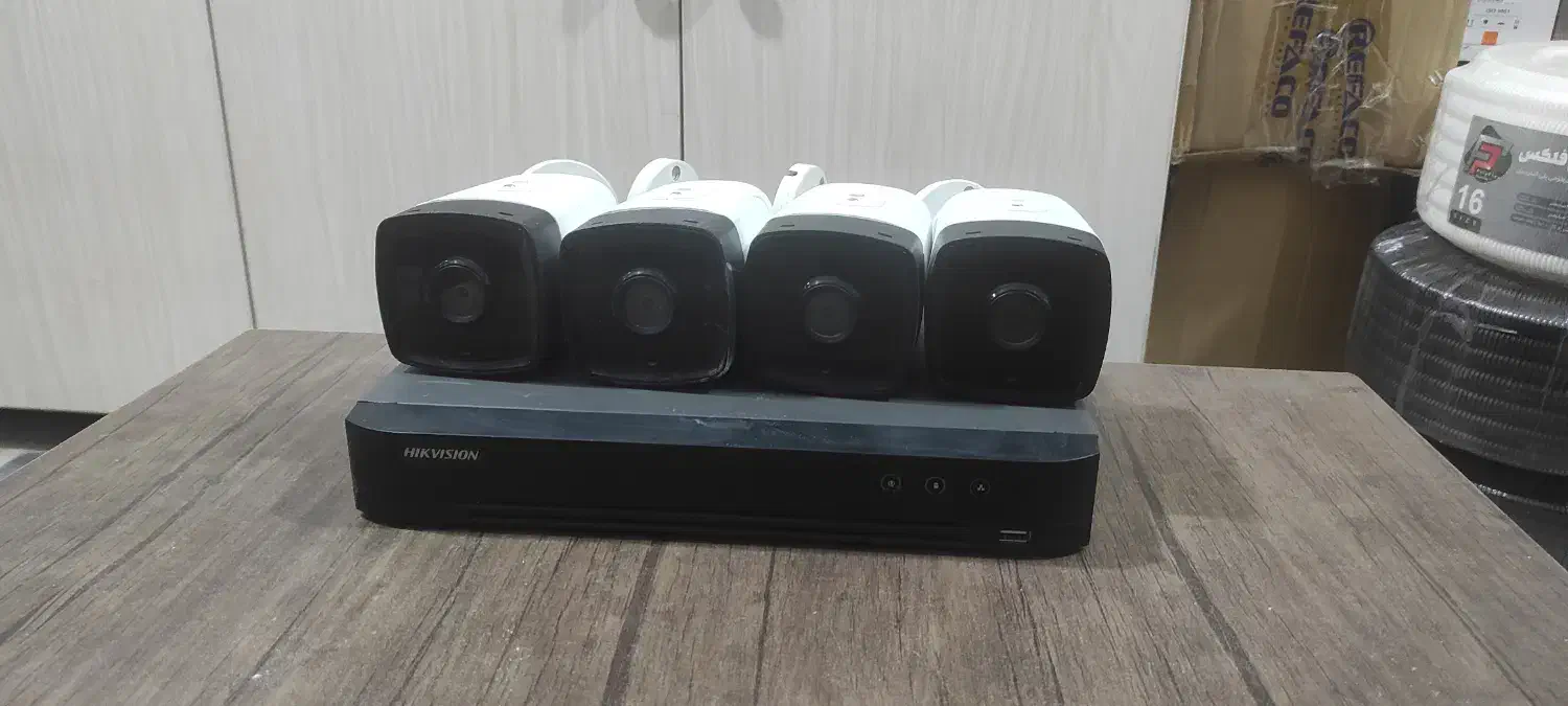 ۴عدد دوربین هایک ویژن + دستگاه ۴ کانال و آداپتور|دوربین مداربسته|نکا, |دیوار