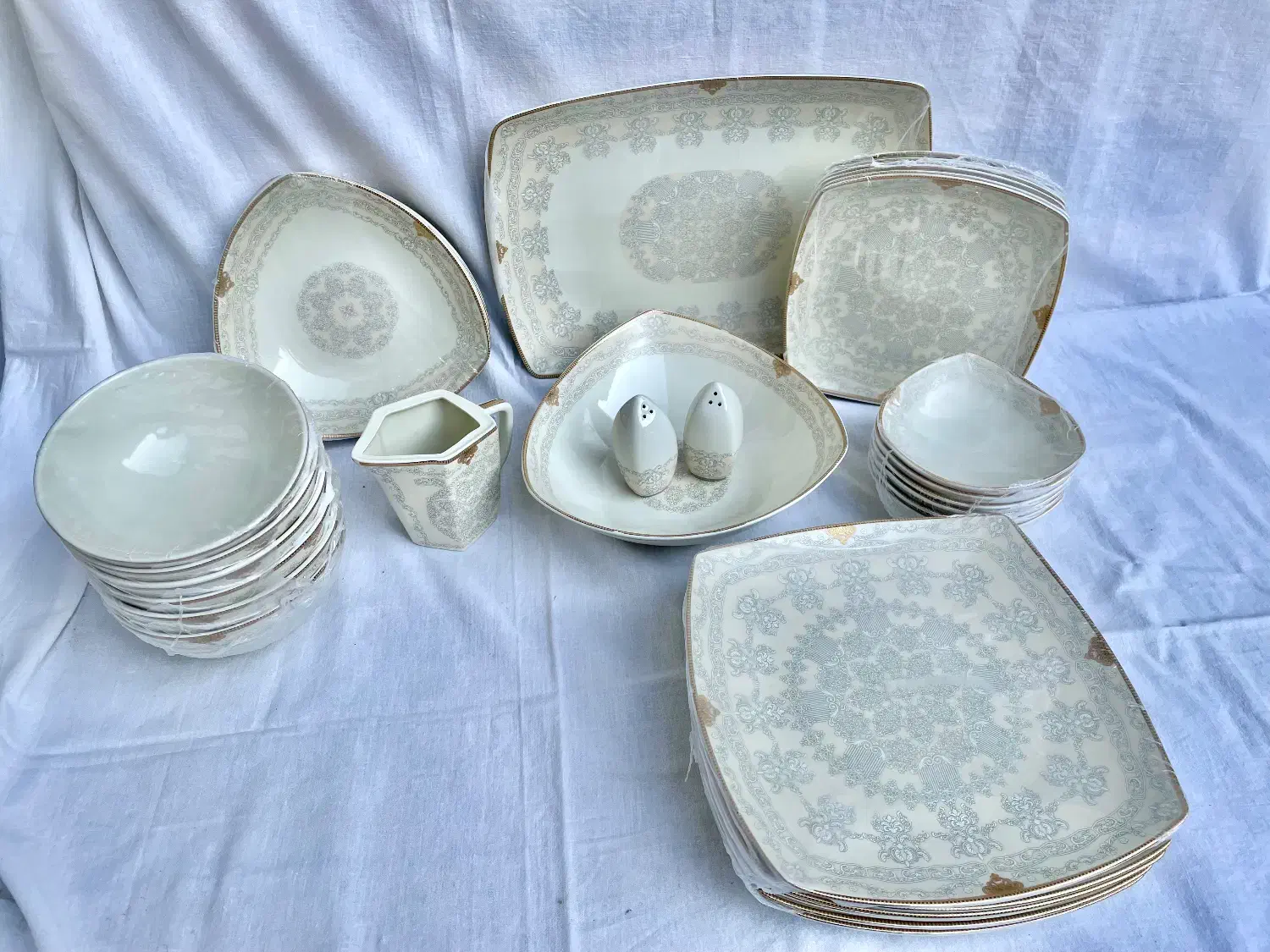 ۲سرویس 36 پارچه 6 نفره مارک ایزابل|ظروف سرو و پذیرایی|سمنان, |دیوار