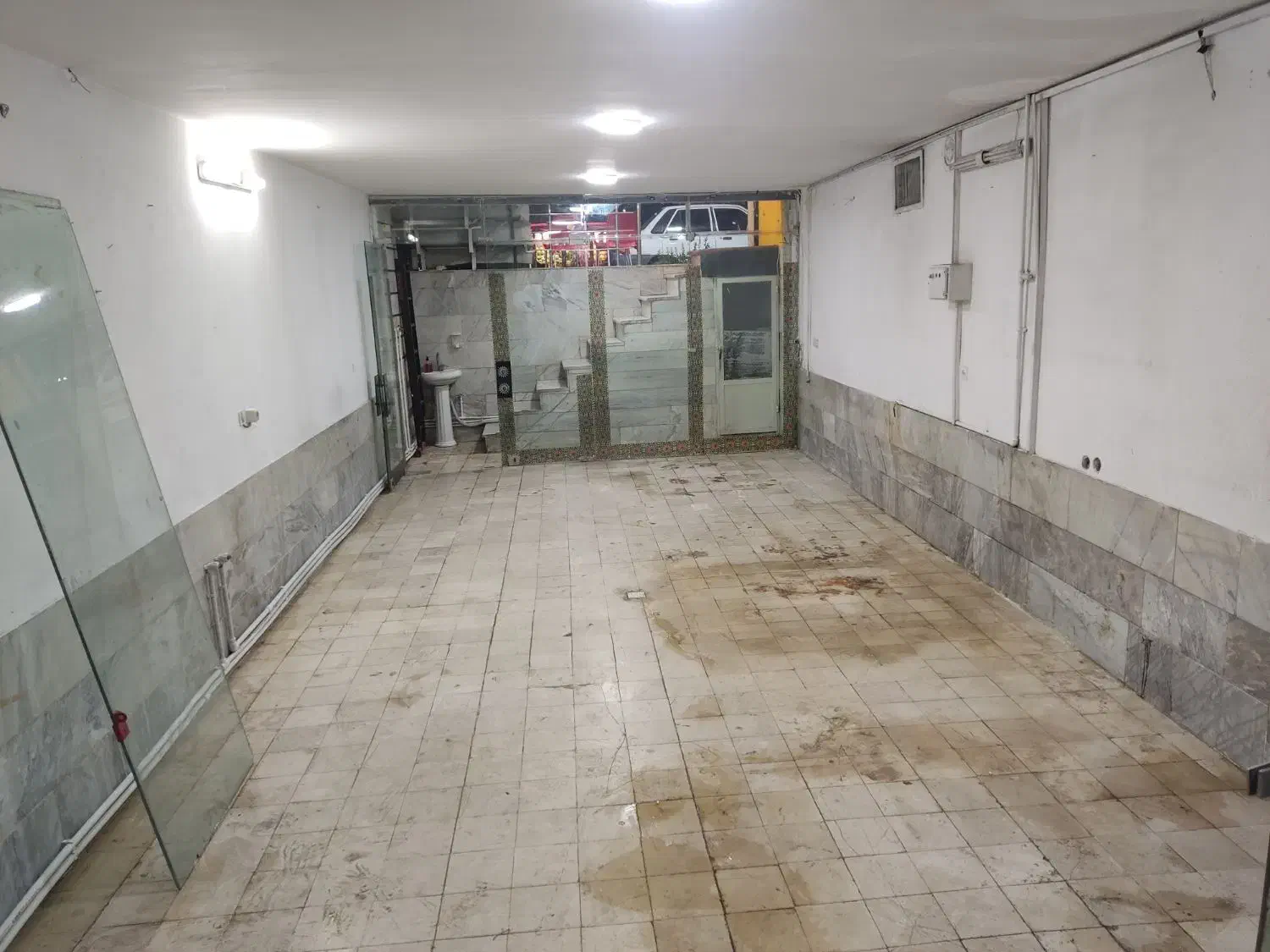 مغازه ۵۰ متری تجاری با آب برق ۳ فاز وگاز و تلفن|اجارهٔ مغازه و غرفه|اصفهان, باب الدشت|دیوار