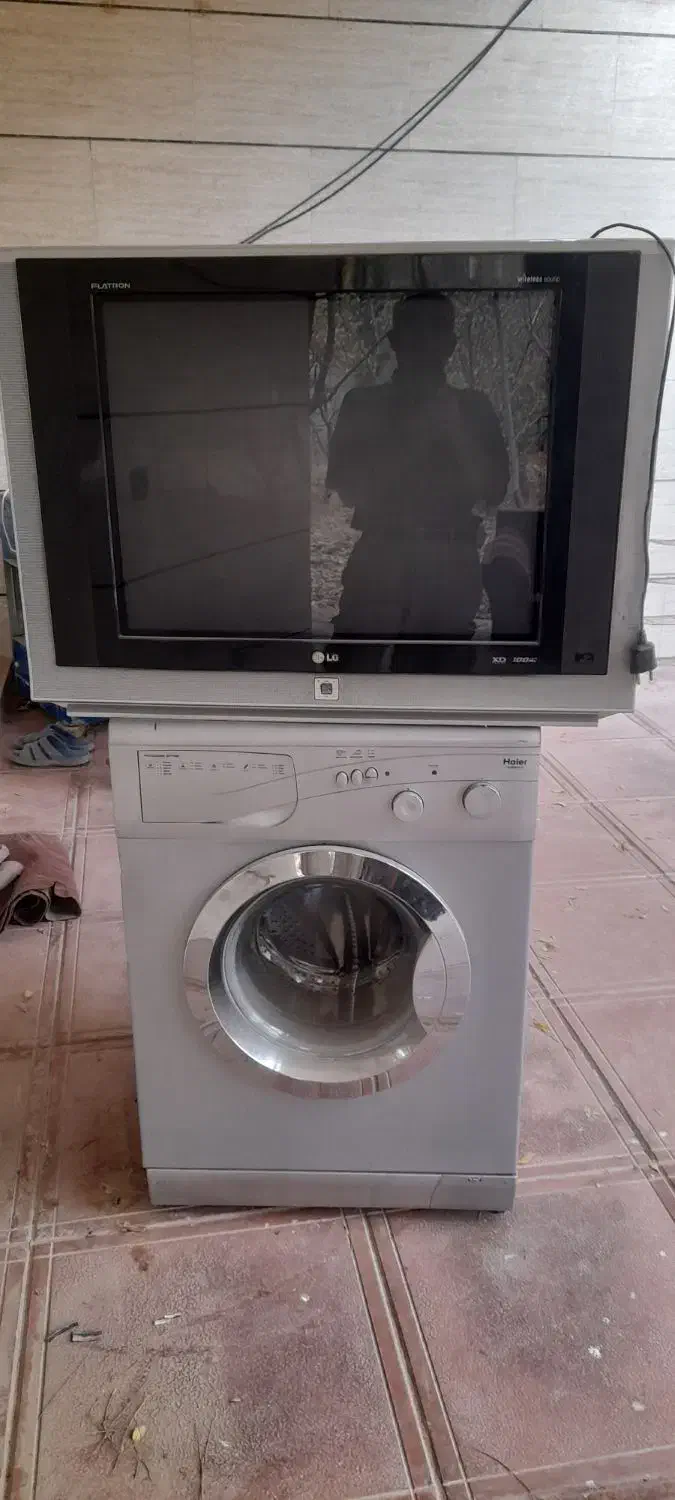 سلام.یک عدد تلوزیون یک عدد لباسشویی رنگ نقرهای|تلویزیون و پروژکتور|کرج, بنیاد|دیوار