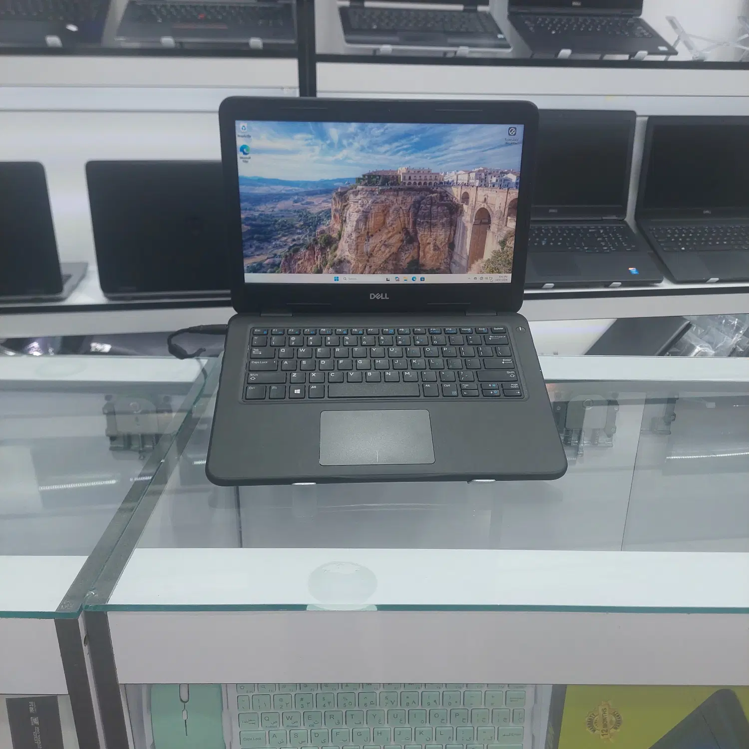 Dell latitude 3400|رایانه همراه|شیراز, ملاصدرا|دیوار
