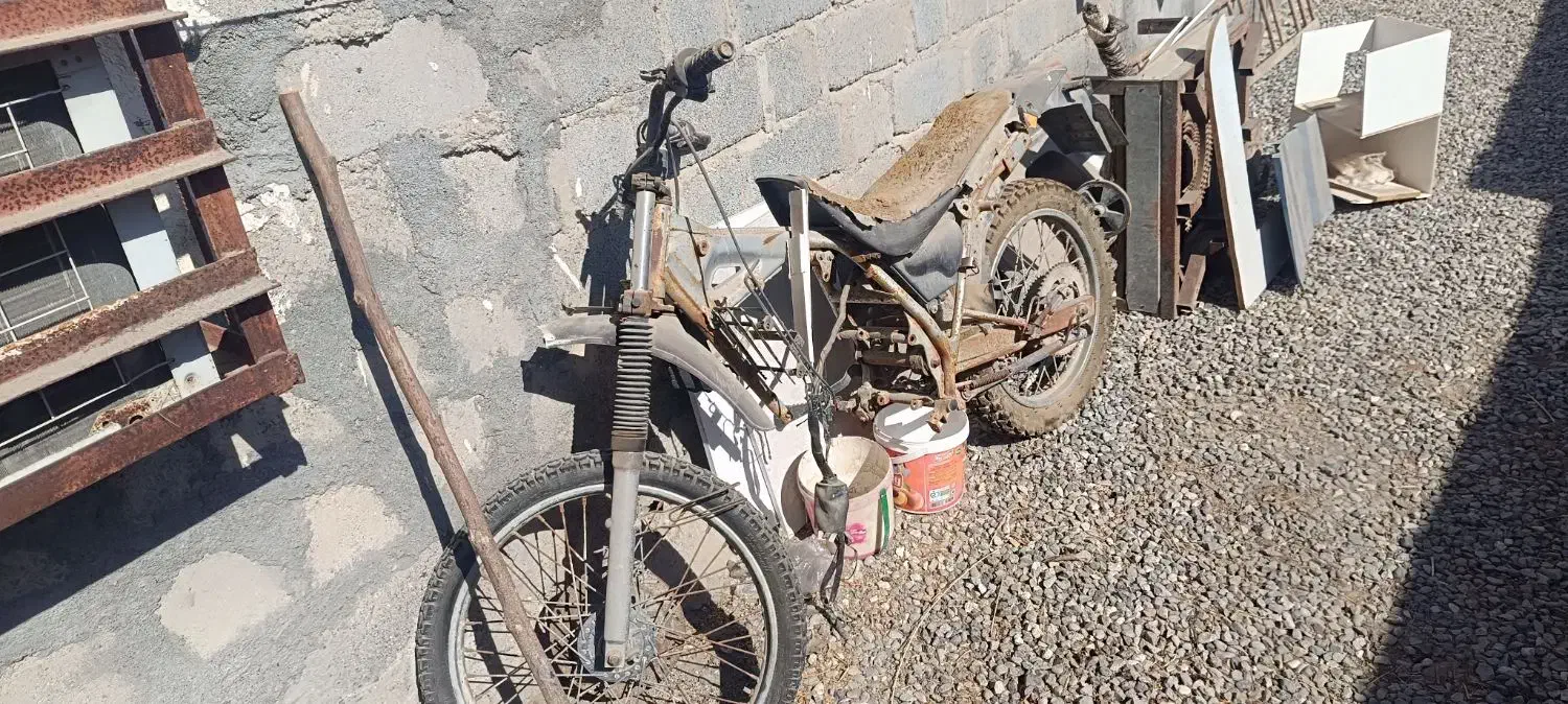 موتور|موتورسیکلت|بند زرک, |دیوار