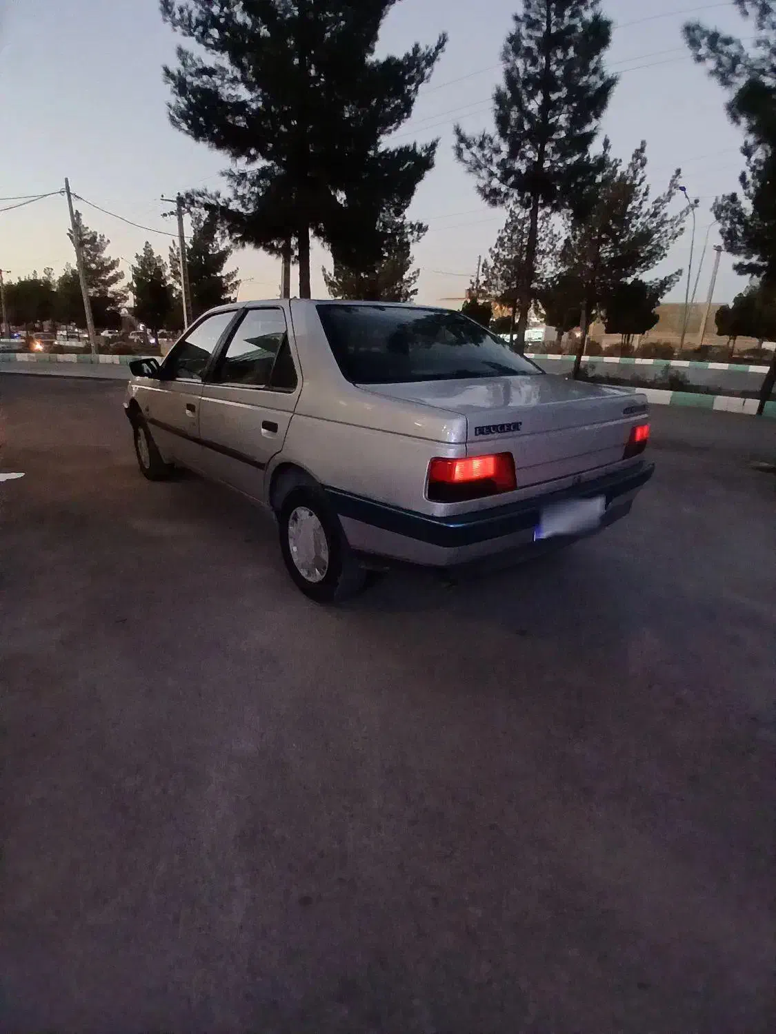 پژو ۴۰۵|خودرو سواری و وانت|کرمان, |دیوار