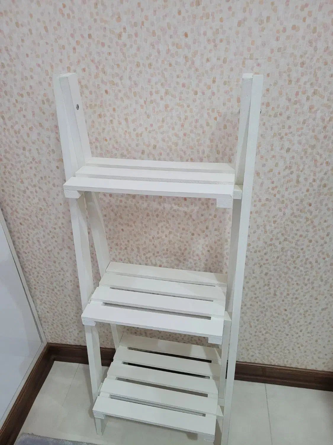 استند سفید سه طبقه|کتابخانه، شلف، قفسه‌های دیواری|قزوین, |دیوار