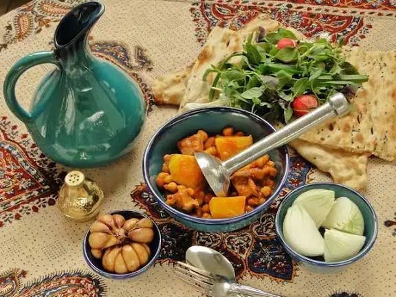 استخدام نیروی ساده برای کار در دیزی سرای عمو علی|استخدام خدمات فروشگاه و رستوران|کرج, برغان|دیوار