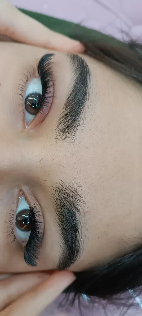 کاشت انواع مژه|خدمات آرایشگری و زیبایی|خرمآباد, |دیوار