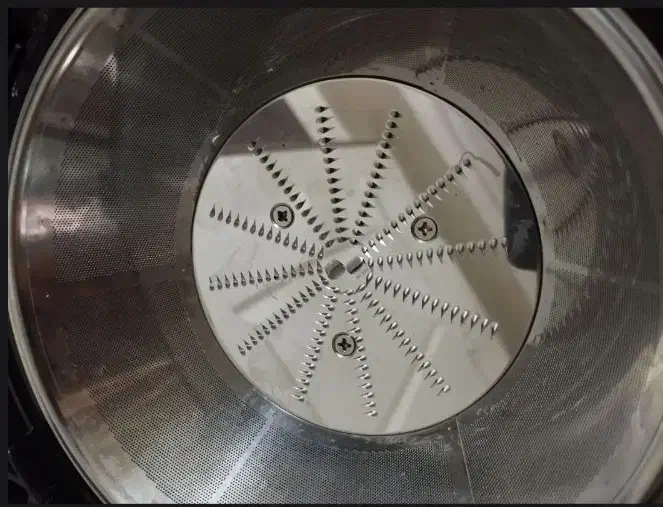 آبمیوه گیری مخزن دار|آبمیوه‌گیر و آب‌مرکبات‌گیر|تهران, صادقیه|دیوار