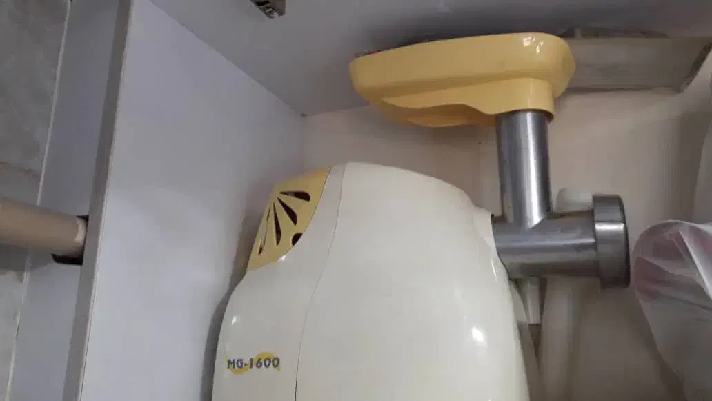 چرخ گوشت پارس خزر در حد نو ۱۶۰۰ وات|خردکن، آسیاب، غذاساز|بندر انزلی, ساحل قو|دیوار