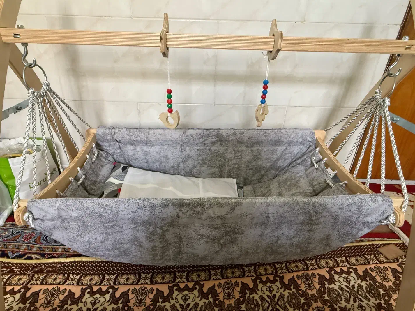 گهواره نوزاد|تخت و صندلی بچه|تفرش, |دیوار