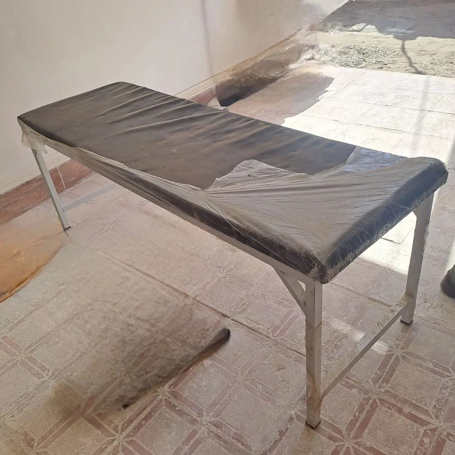 تخت تزریق درمانگاهی و وسایل دیگر|پزشکی|زابل, |دیوار