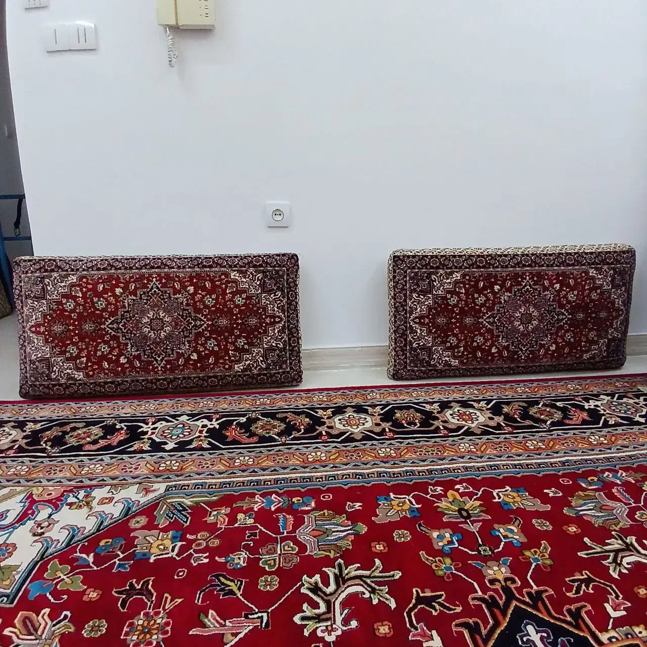 یک جفت پشتی نو وزن سنگین دور دست دوز|پشتی|اندیشه, اندیشه فاز ۱|دیوار