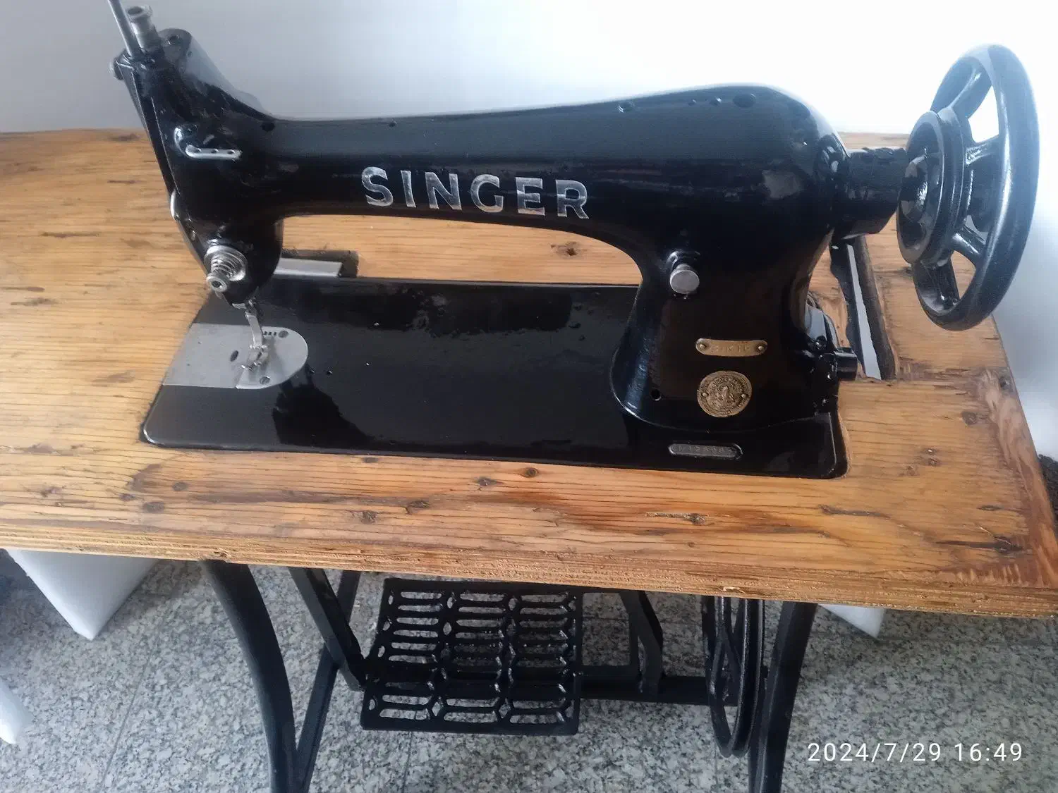 چرخ خیاطی قدیمی|کلکسیون اشیاء عتیقه|اسلامشهر, کاشانک|دیوار