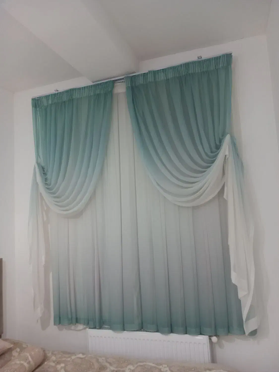 پرده سه تیکه سالم و تمیز و قیمت مناسب|پرده، رانر، رومیزی|قزوین, |دیوار