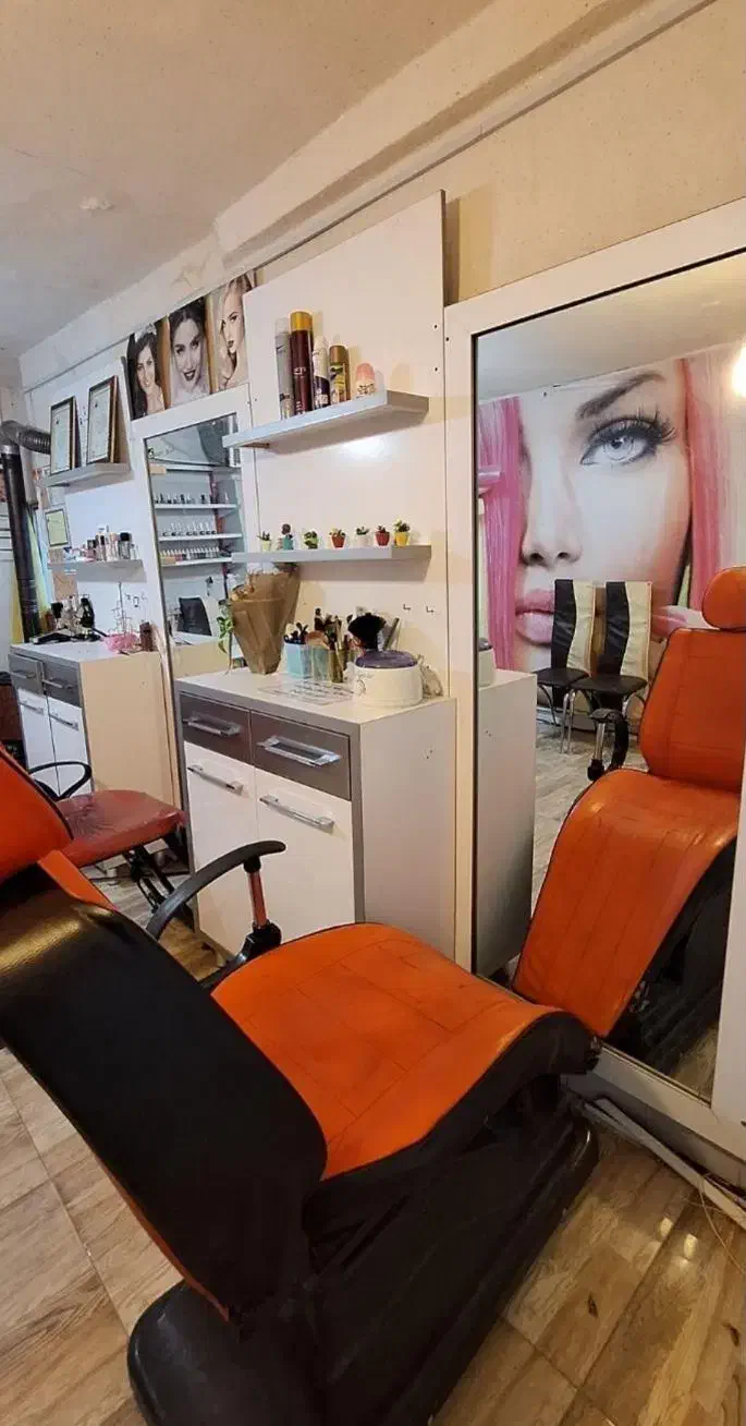 دکور وآینه آرایشگاه|آرایشگاه و سالنهای زیبایی|شاهدشهر, |دیوار