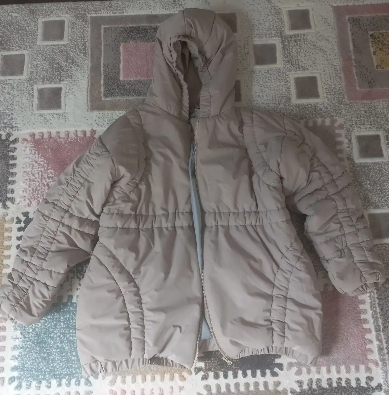 کاپشن|لباس|رشت, بازار|دیوار