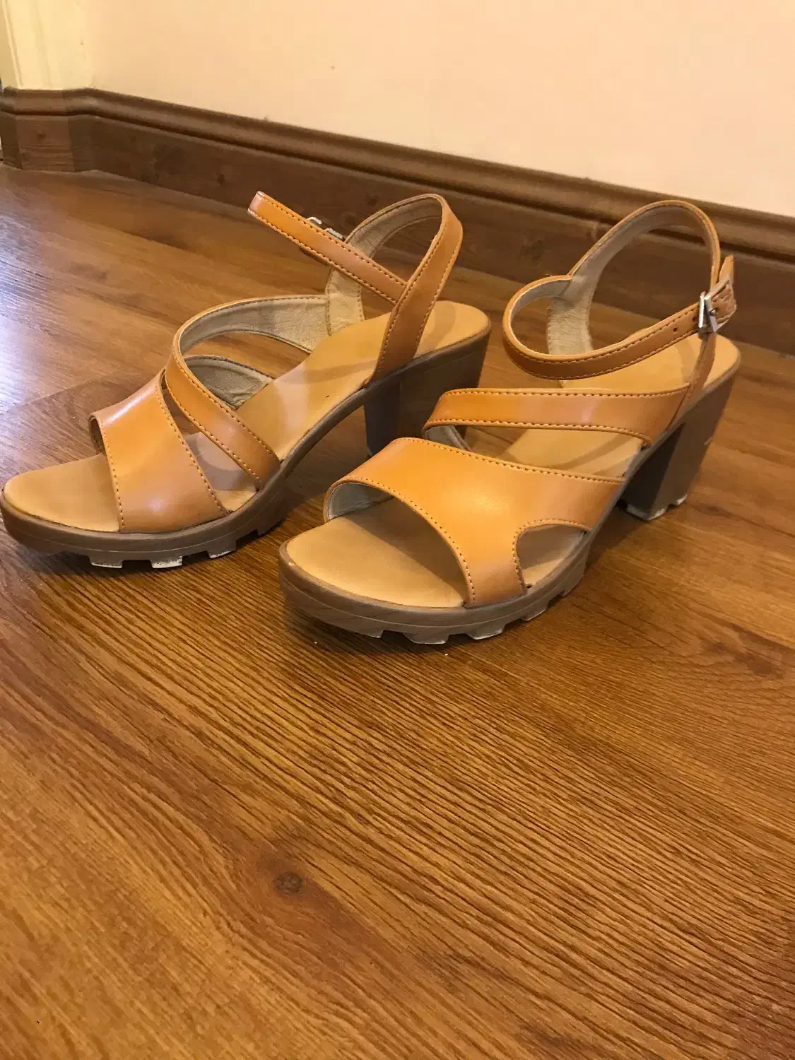 کفش پلشنه دار چرمی|کیف، کفش، کمربند|آمل, |دیوار