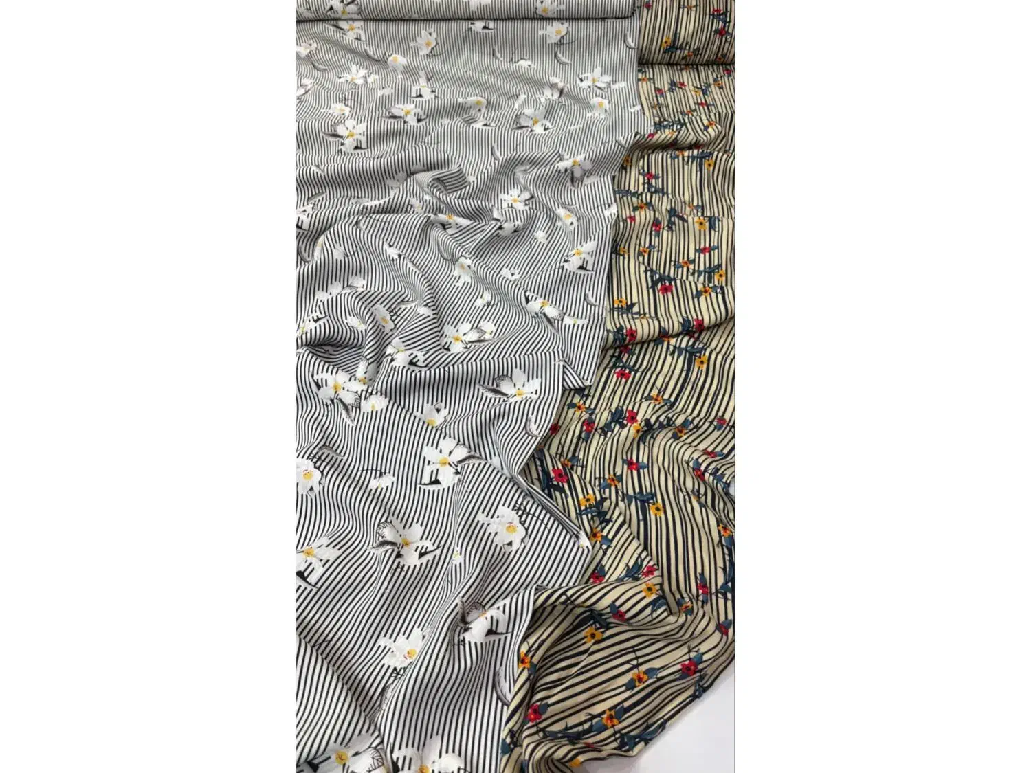 نخ دوبیِ نخینه با طرح ورنگ خیره کننده|لباس|گنبد کاووس, |دیوار