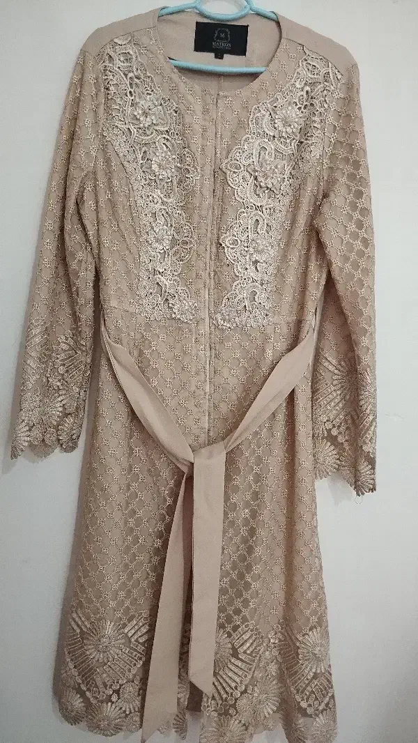 مانتو و پیرهن مجلسی|لباس|پیشوا, |دیوار