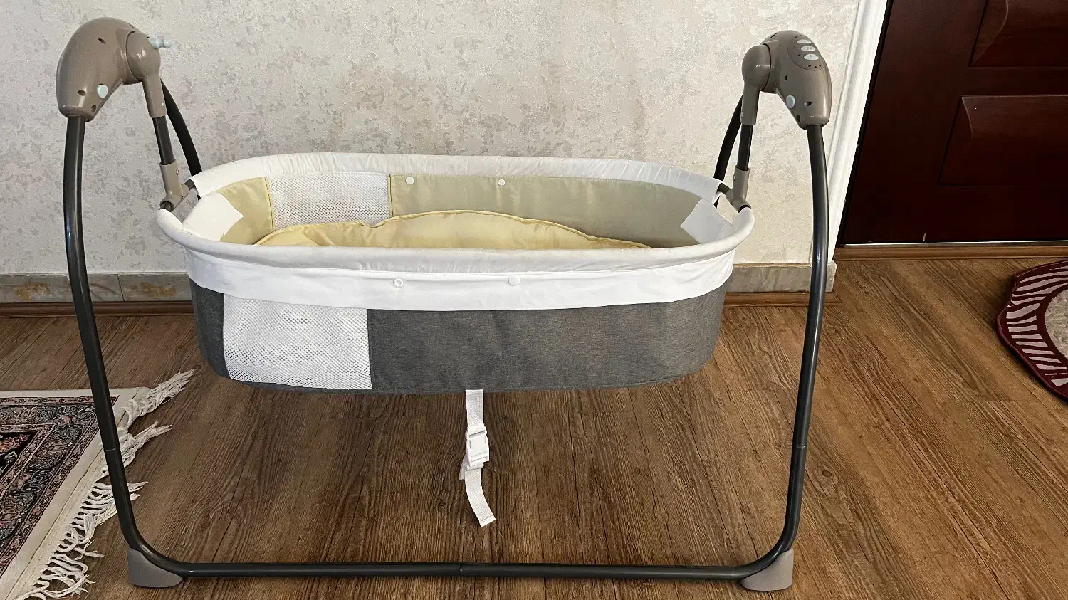 گهواره برقی|تخت و صندلی بچه|رودهن, |دیوار