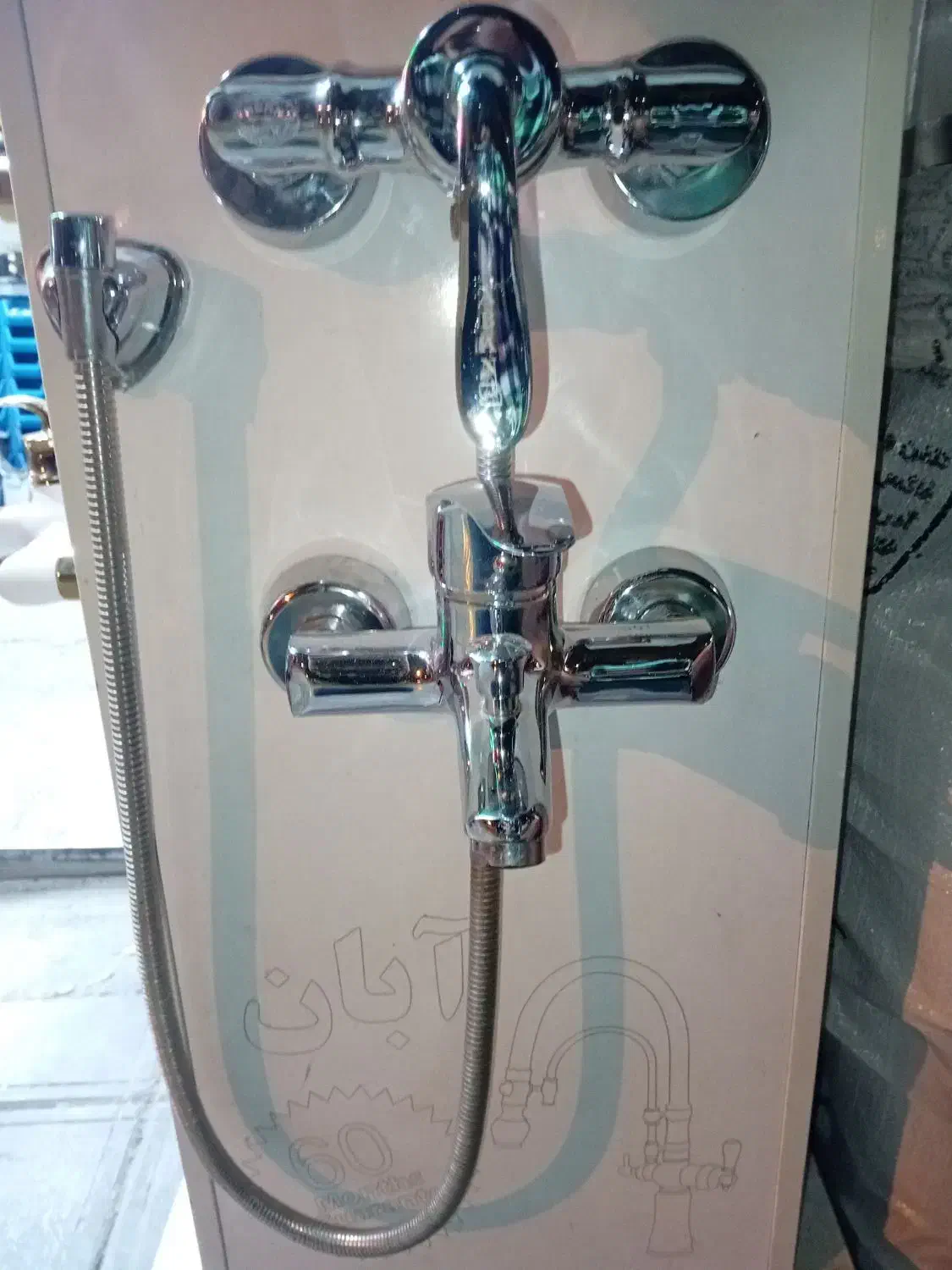 تعویض شیر آلات نو با شیرآلات کهنه|لوازم سرویس بهداشتی|کنگاور, |دیوار