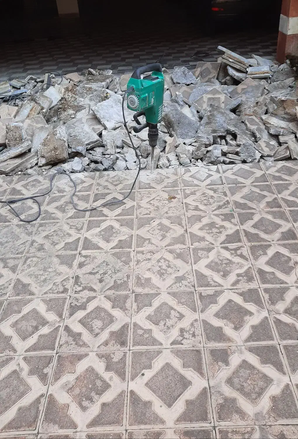 بتن کنی و تخریب ساختمان کلئ و جزئ /تغییرات/|خدمات پیشه و مهارت|تبریز, |دیوار