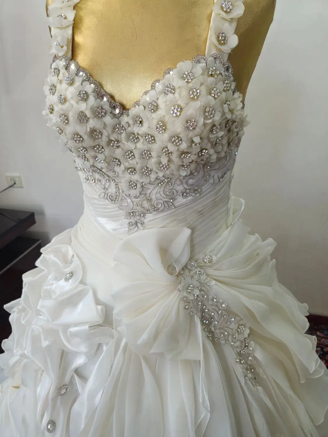 لباس عروس|لباس|مرند, |دیوار