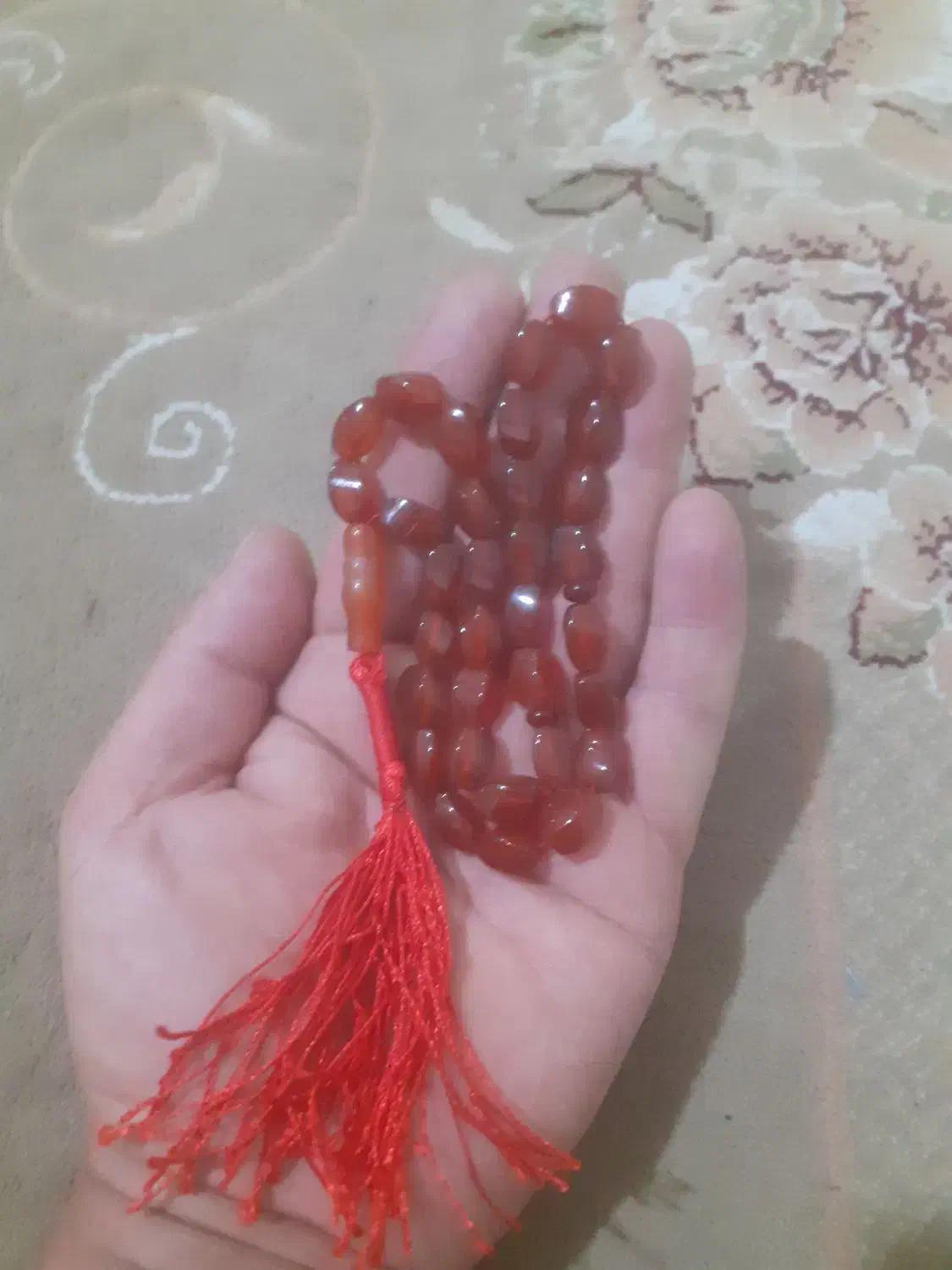 یک عدد تسبیح عقیق اصل موجوداست|کلکسیون اشیاء عتیقه|بروجرد, |دیوار