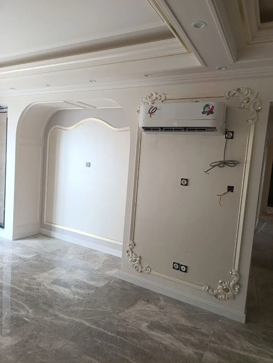 نقاشی ساختمان ونصب کاغذ دیواری|خدمات پیشه و مهارت|بندرعباس, |دیوار