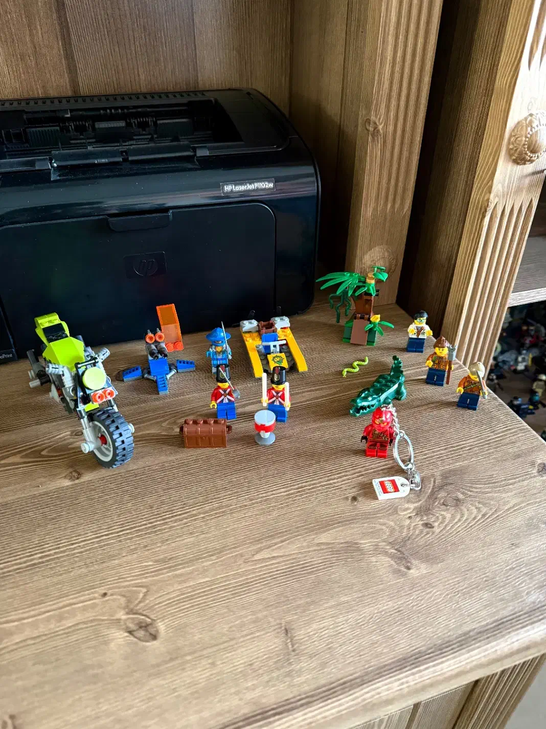 Lego|اسباببازی|شیراز, فرهنگ شهر|دیوار