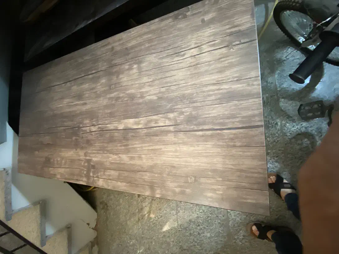 میز تحریر|میز تحریر و کامپیوتر|پیر بکران, |دیوار