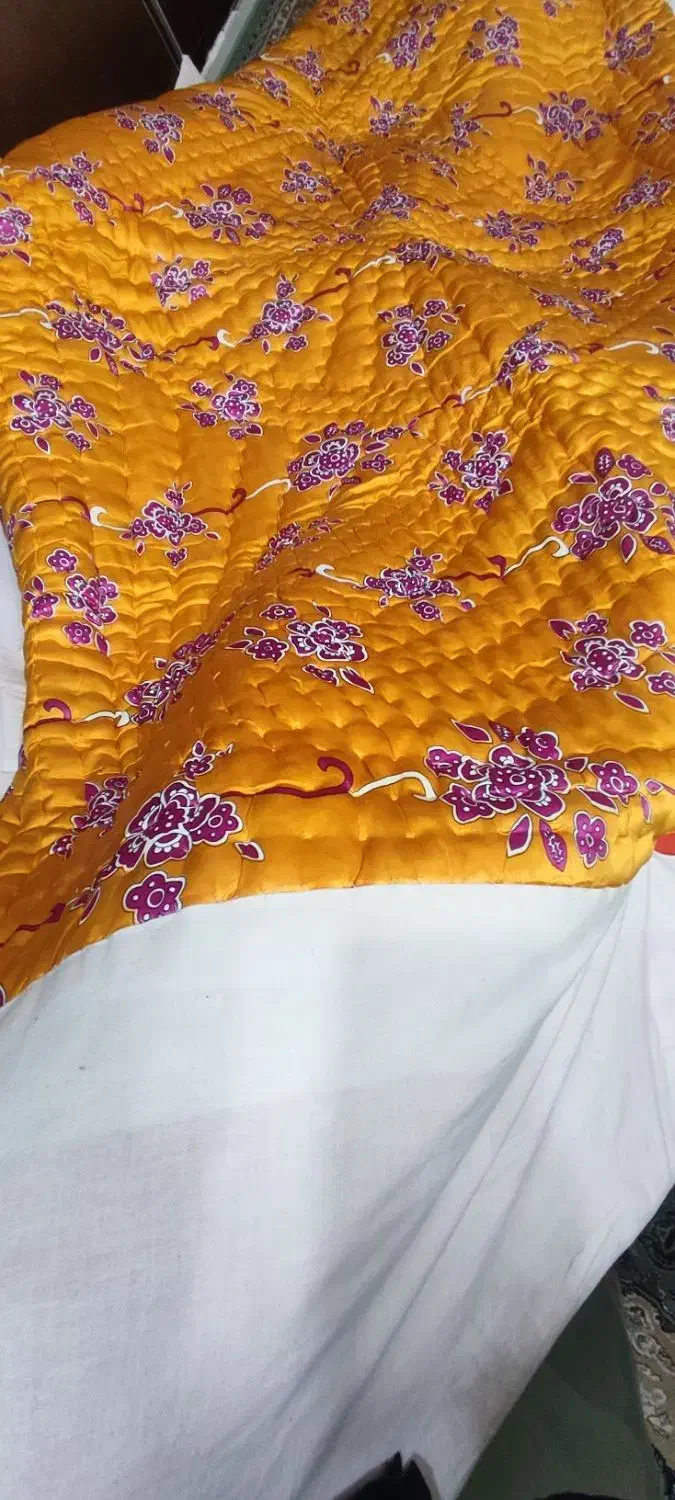 دو عدد لحاف قدیمی|رختخواب، بالش، پتو|بیرجند, |دیوار