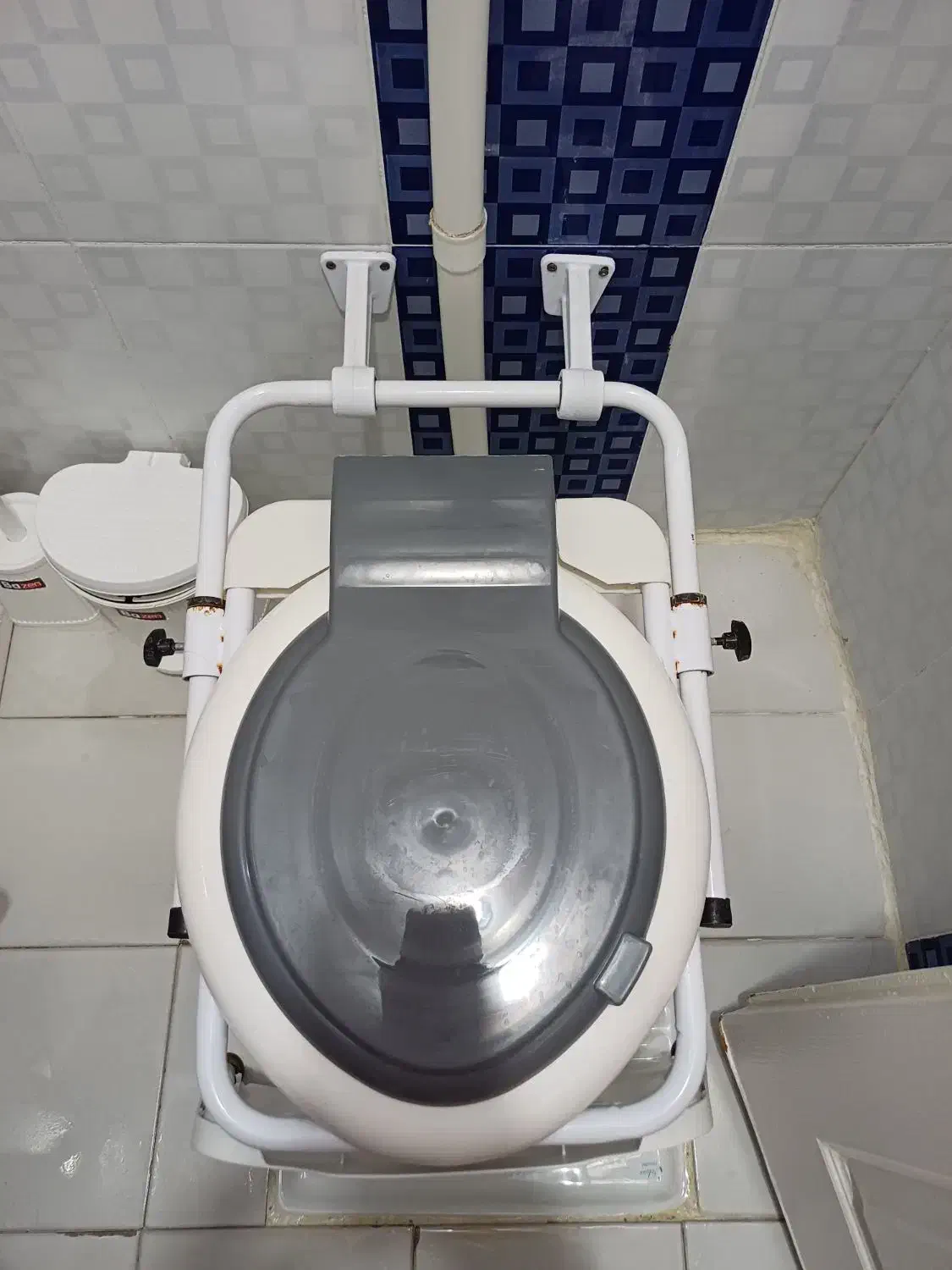 توالت فرنگی تاشو دیواری آسانا|لوازم سرویس بهداشتی|اندیشه, اندیشه فاز ۱|دیوار