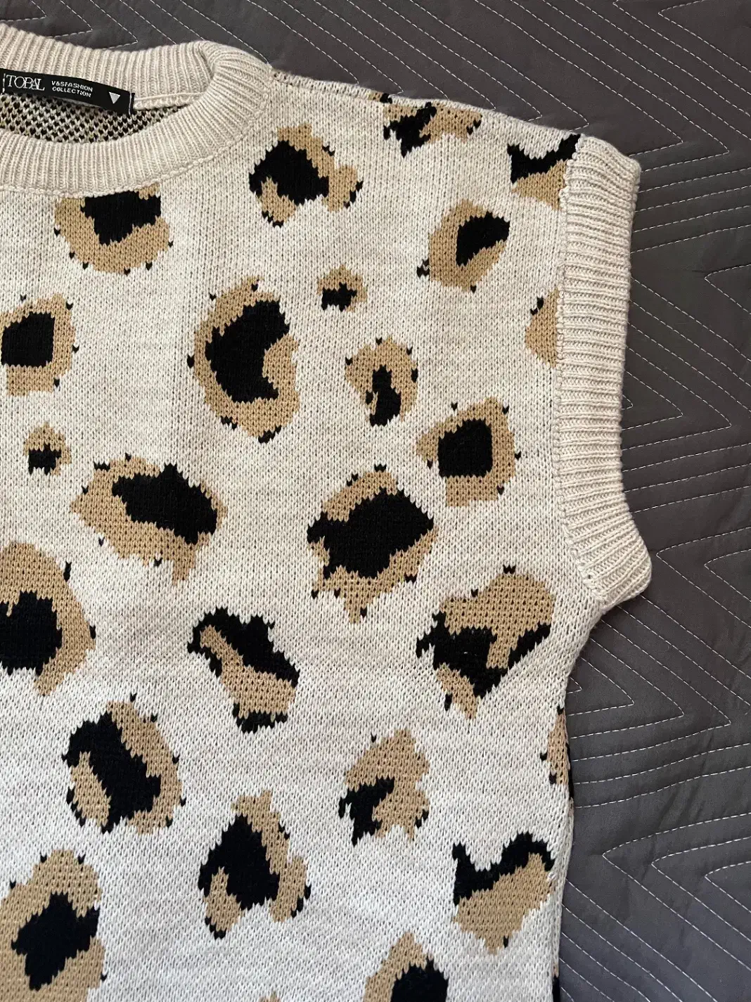 وست پلنگی|لباس|قم, باغ کرباسی|دیوار