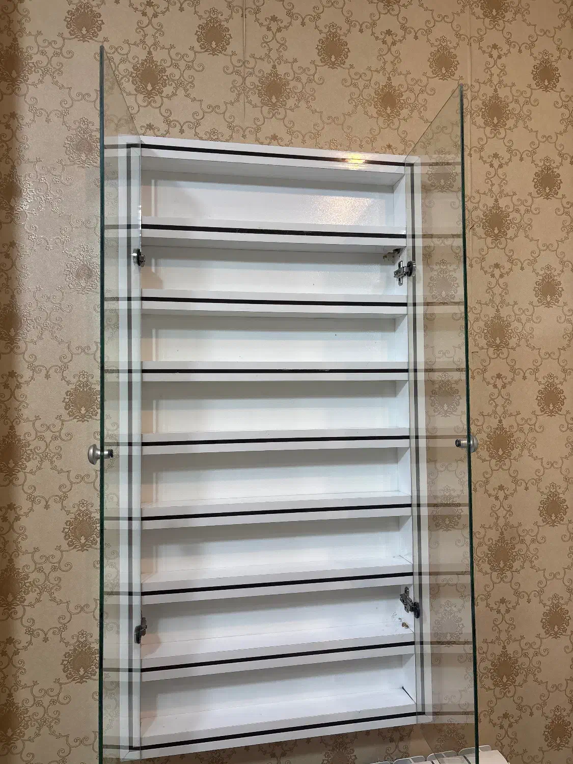 میز ناخن و استند لاک|آرایشگاه و سالنهای زیبایی|اندیشه, اندیشه فاز ۱|دیوار